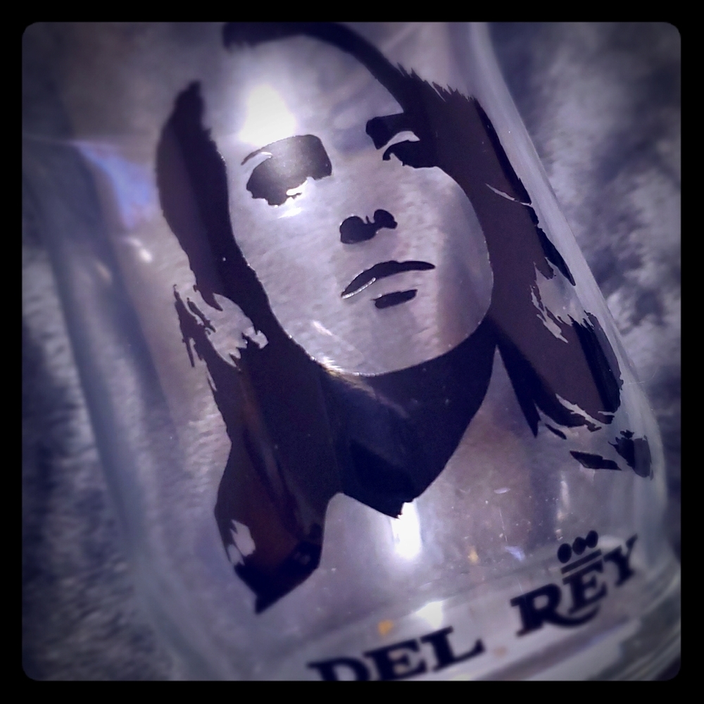Makeup Brush Holder (Lana Del Rey)